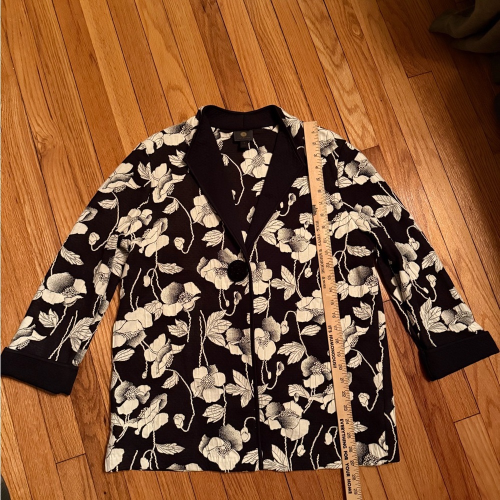 JM Collection Black and White Floral Blazer
